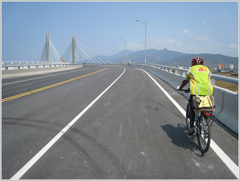 2014-03-15 11-31-23新建的龜山大橋.JPG